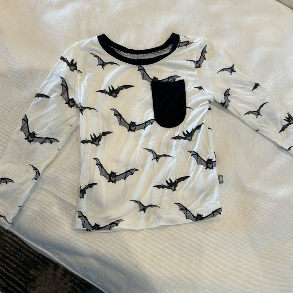 Kyte Baby bats Halloween long sleeve bamboo T-shirt with pocket size 12-18mo